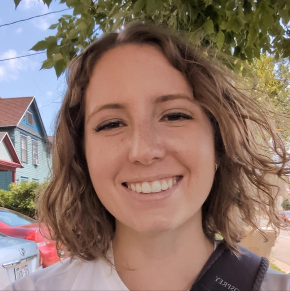 Meet your Posher, Ariana - Picture 1 of 1